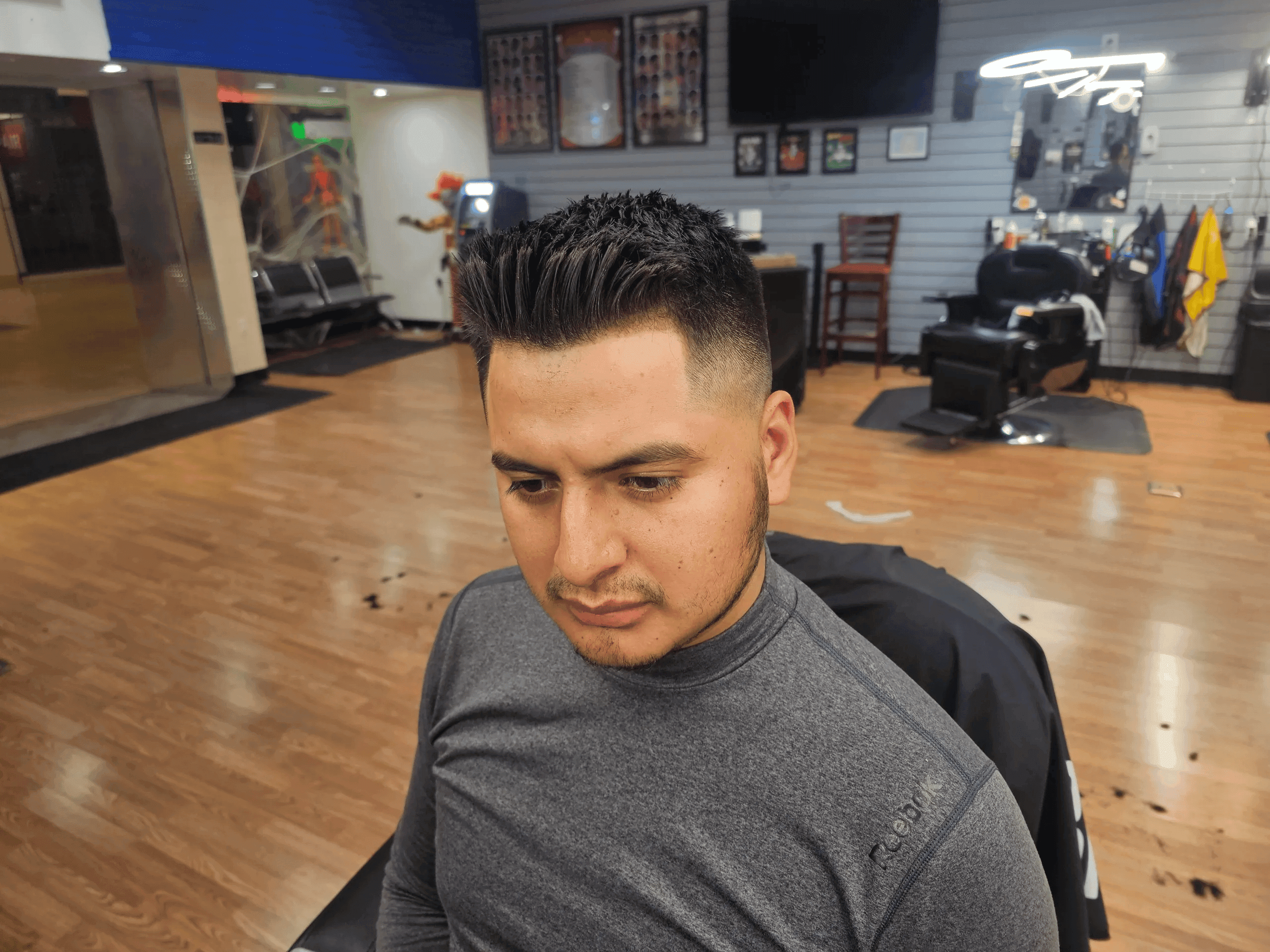 Traditional straight-razor shave service